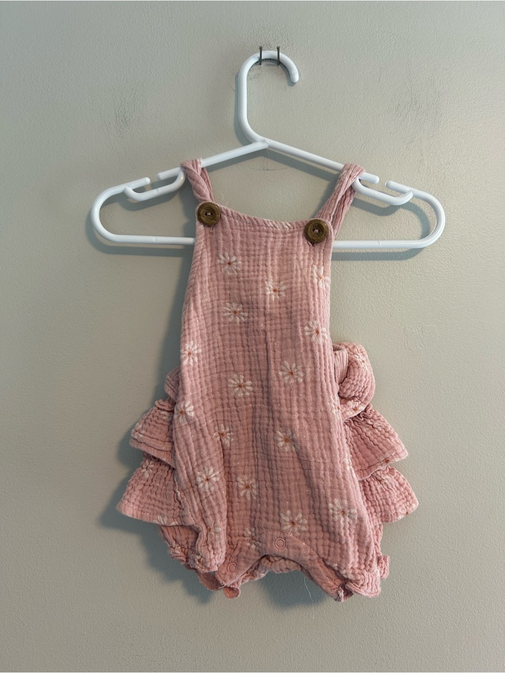 Emily & Oliver 3/6m pink daisy floral ruffle bum romper overalls